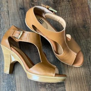 Sofft Carmel brown heels!